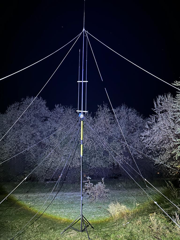 Triple 1/4-wave antenna at night