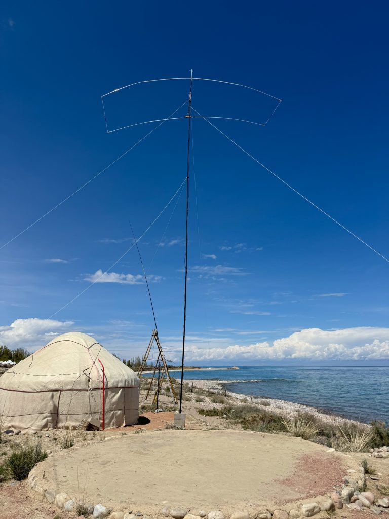 The 20-meter Moxon is raised again ... but no propagation