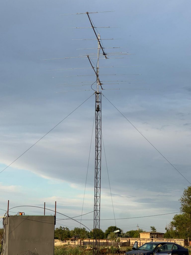 6-meter OWA Yagi on top of a 10-meter OWA Yagi