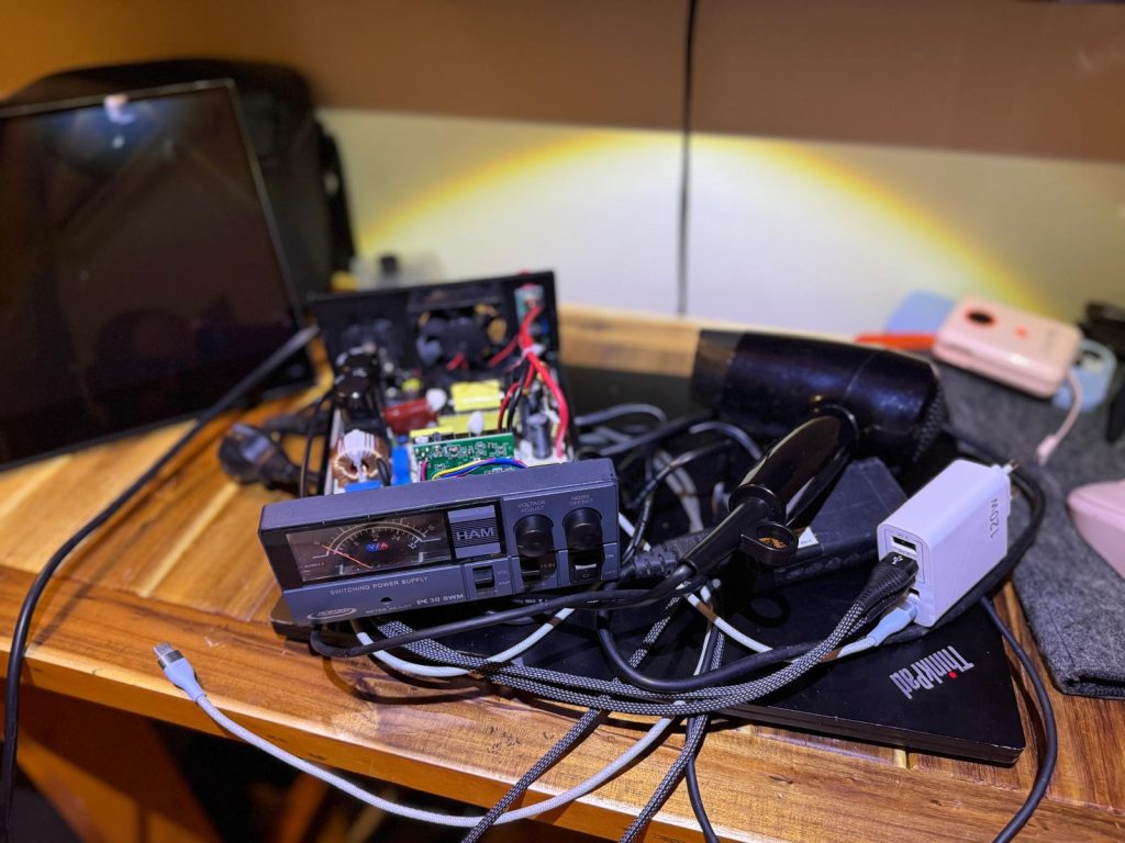 Broken power supply of Icom 7300