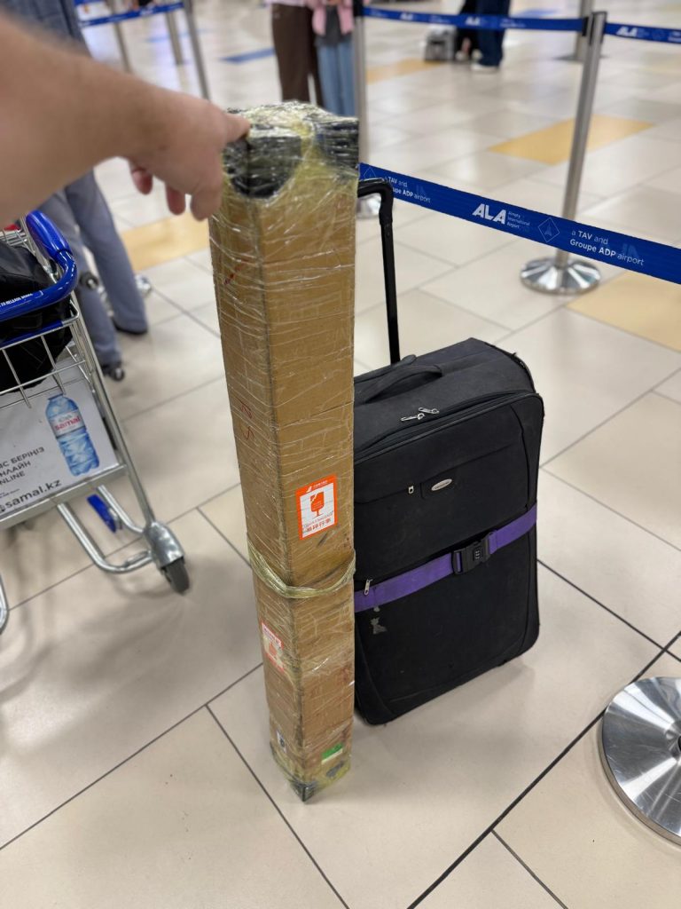 XW4YY luggage