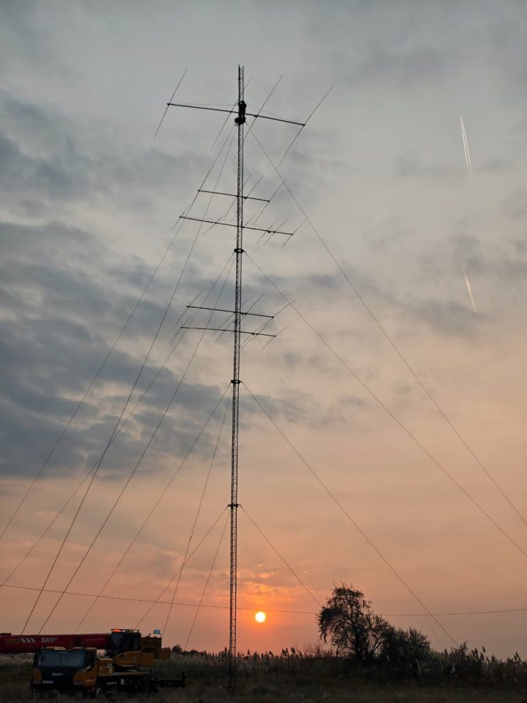 A 42-meter rotatable tower with OWA Yagis installed